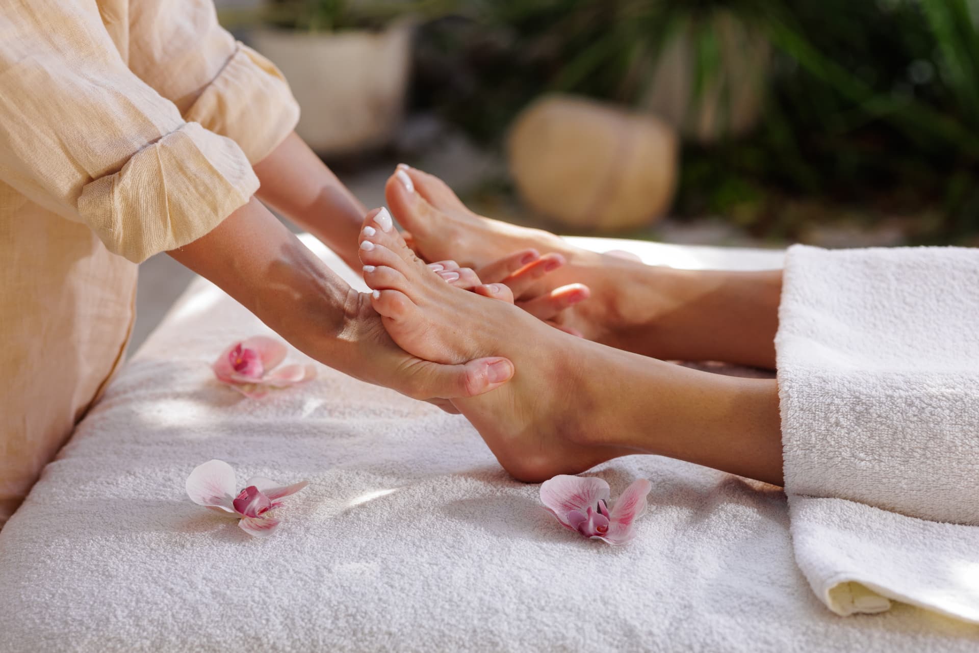 Relaxing Spa & Aesthetic Foot Treatment provided at home by a qualified foot health practitioner in Hertfordshire